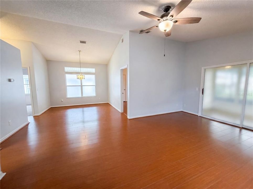 For Sale: $205,000 (2 beds, 2 baths, 1160 Square Feet)