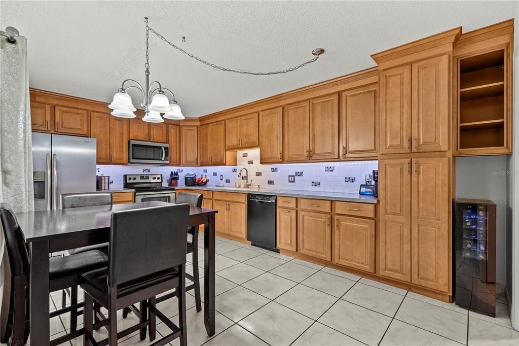 For Sale: $245,000 (2 beds, 2 baths, 1344 Square Feet)