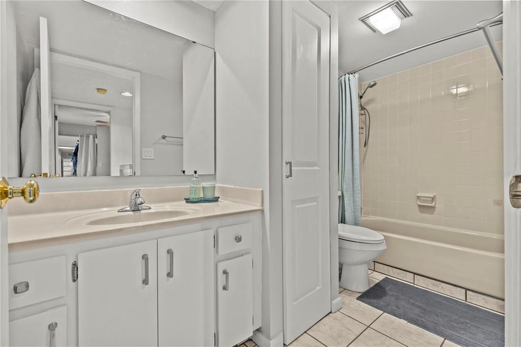 For Sale: $245,000 (2 beds, 2 baths, 1344 Square Feet)