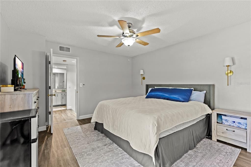 For Sale: $245,000 (2 beds, 2 baths, 1344 Square Feet)