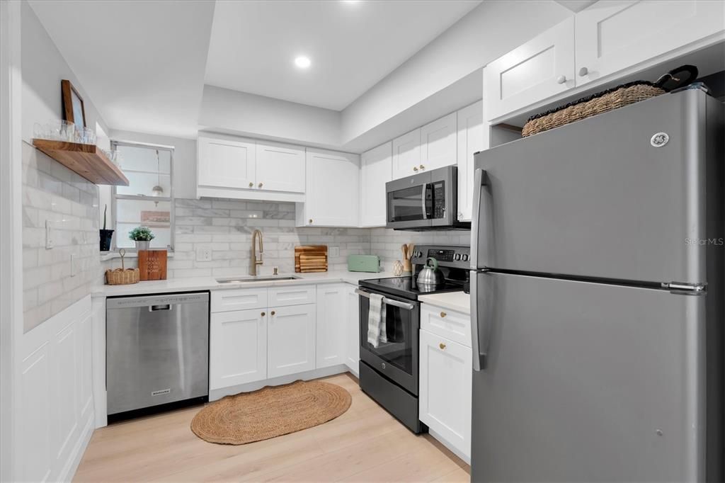 На продажу: $349,900 (2 спален, 2 ванн, 1550 Квадратных фут)