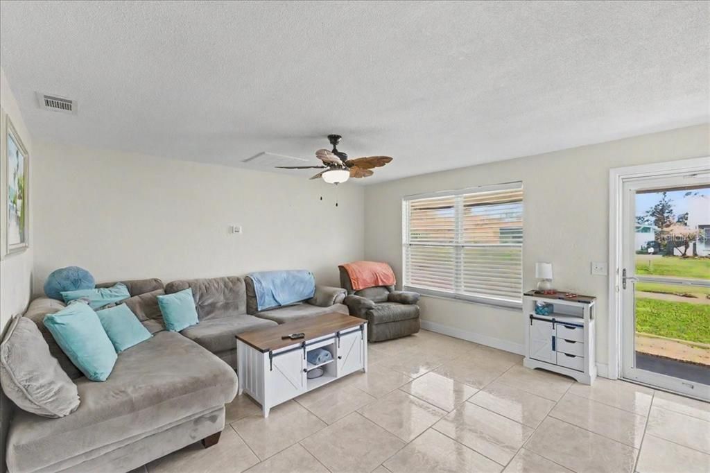 Active With Contract: $459,900 (3 beds, 2 baths, 1538 Square Feet)