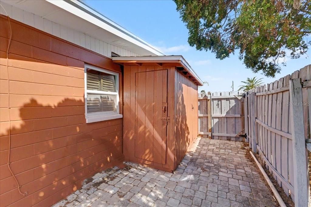 Active With Contract: $459,900 (3 beds, 2 baths, 1538 Square Feet)