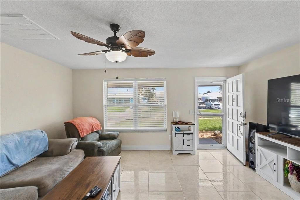 Active With Contract: $459,900 (3 beds, 2 baths, 1538 Square Feet)