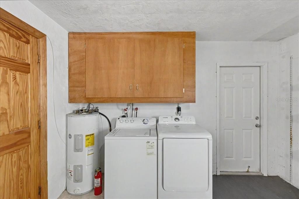 Active With Contract: $459,900 (3 beds, 2 baths, 1538 Square Feet)