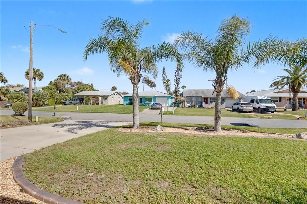 Active With Contract: $459,900 (3 beds, 2 baths, 1538 Square Feet)