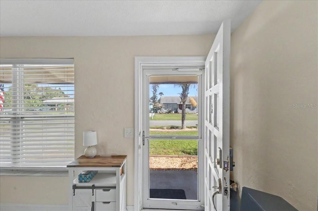 Active With Contract: $459,900 (3 beds, 2 baths, 1538 Square Feet)