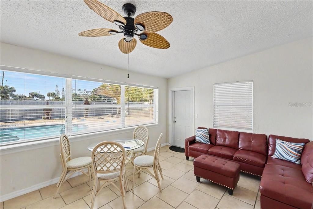 Active With Contract: $459,900 (3 beds, 2 baths, 1538 Square Feet)