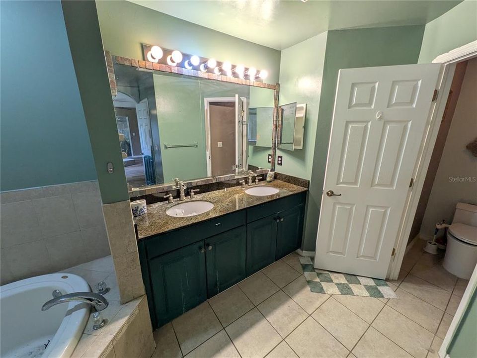 For Sale: $275,000 (3 beds, 2 baths, 1867 Square Feet)