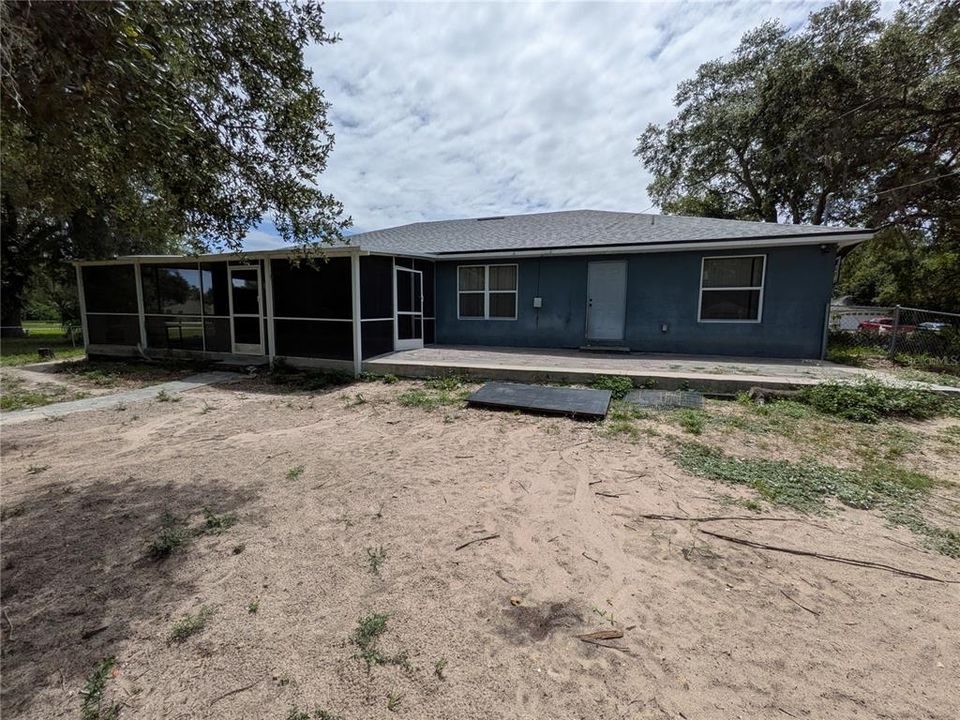 For Sale: $275,000 (3 beds, 2 baths, 1867 Square Feet)