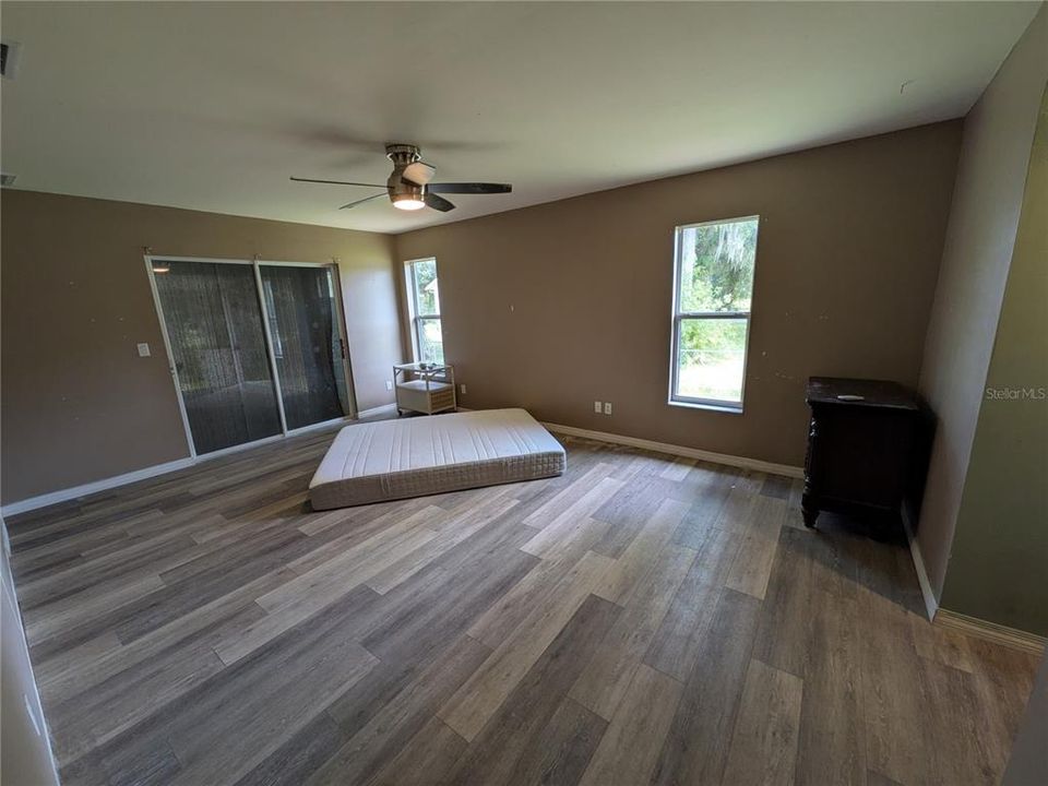For Sale: $275,000 (3 beds, 2 baths, 1867 Square Feet)