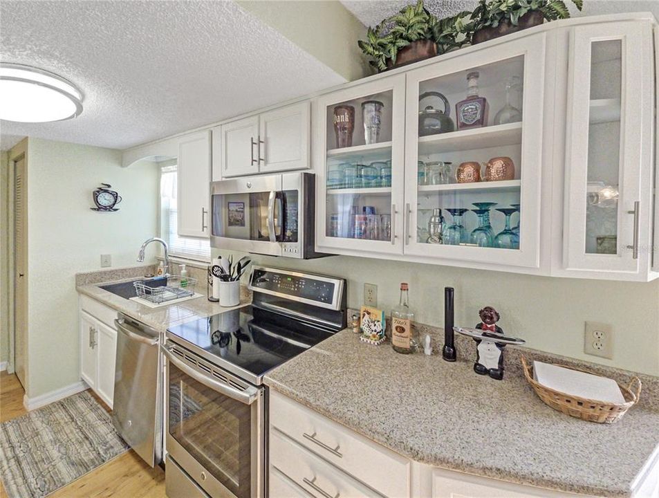 For Sale: $134,900 (2 beds, 2 baths, 840 Square Feet)