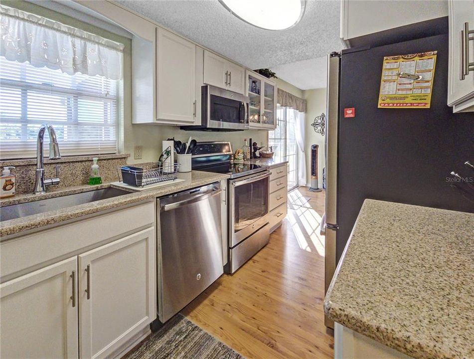 For Sale: $134,900 (2 beds, 2 baths, 840 Square Feet)