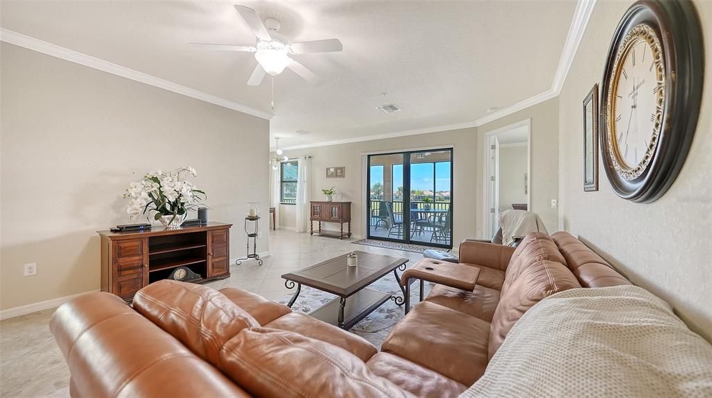 En Venta: $559,000 (3 camas, 2 baños, 2108 Pies cuadrados)