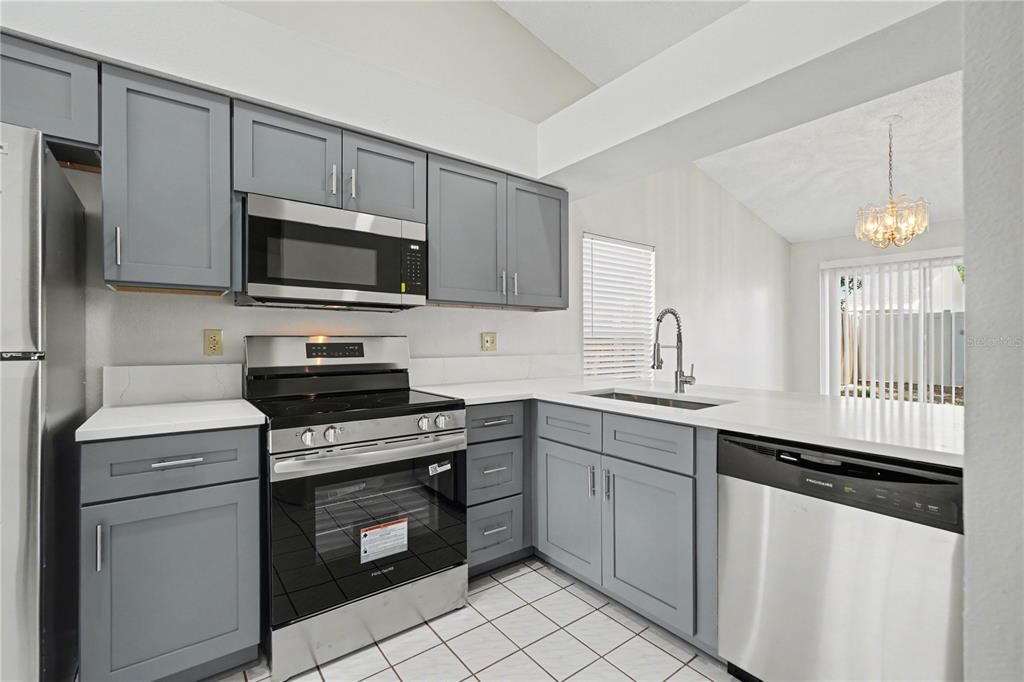 For Sale: $315,000 (3 beds, 2 baths, 1369 Square Feet)
