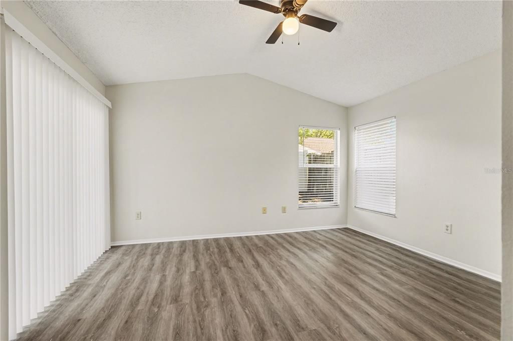 For Sale: $315,000 (3 beds, 2 baths, 1369 Square Feet)