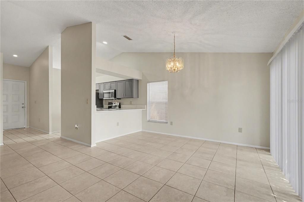 For Sale: $315,000 (3 beds, 2 baths, 1369 Square Feet)