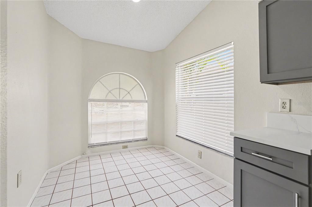 For Sale: $315,000 (3 beds, 2 baths, 1369 Square Feet)