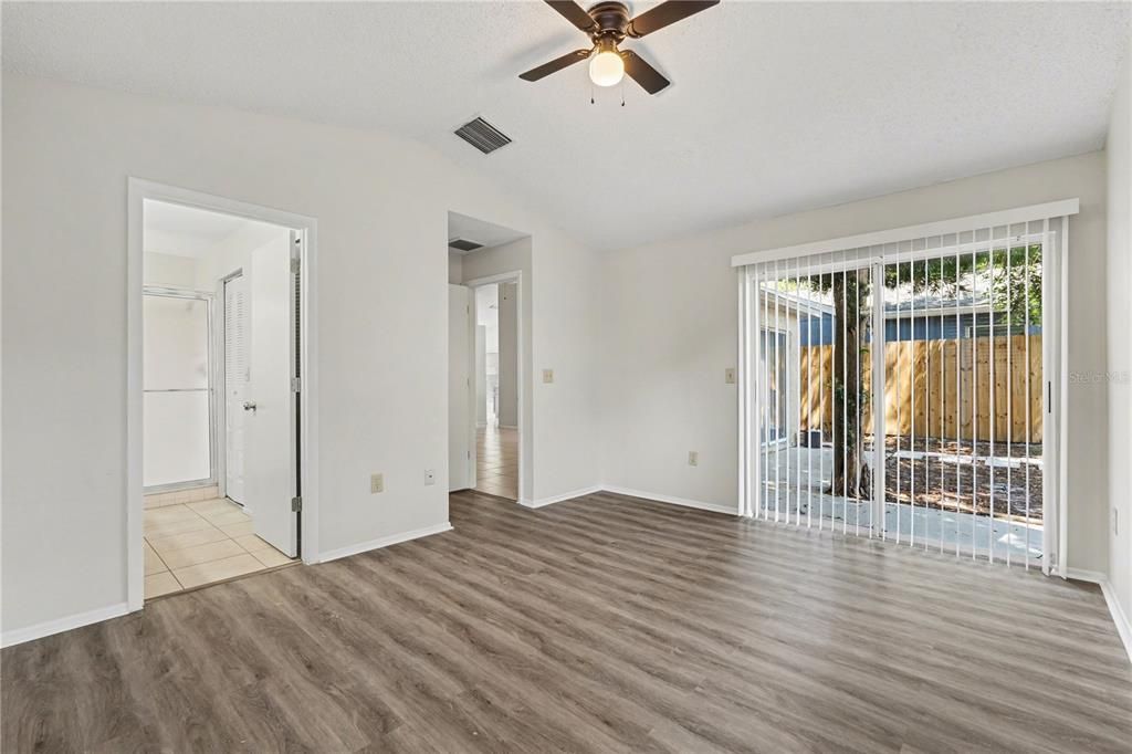 For Sale: $315,000 (3 beds, 2 baths, 1369 Square Feet)
