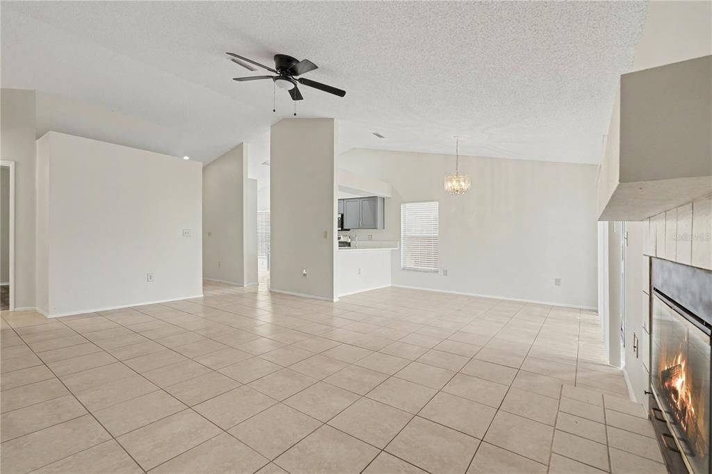 For Sale: $315,000 (3 beds, 2 baths, 1369 Square Feet)