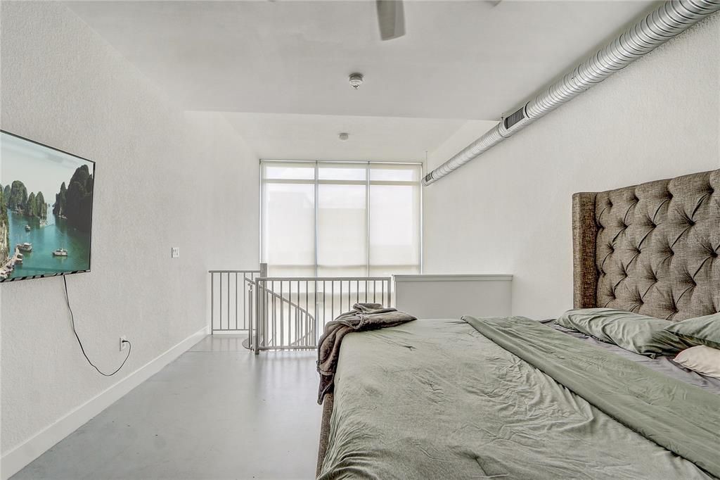 For Rent: $2,750 (1 beds, 1 baths, 921 Square Feet)