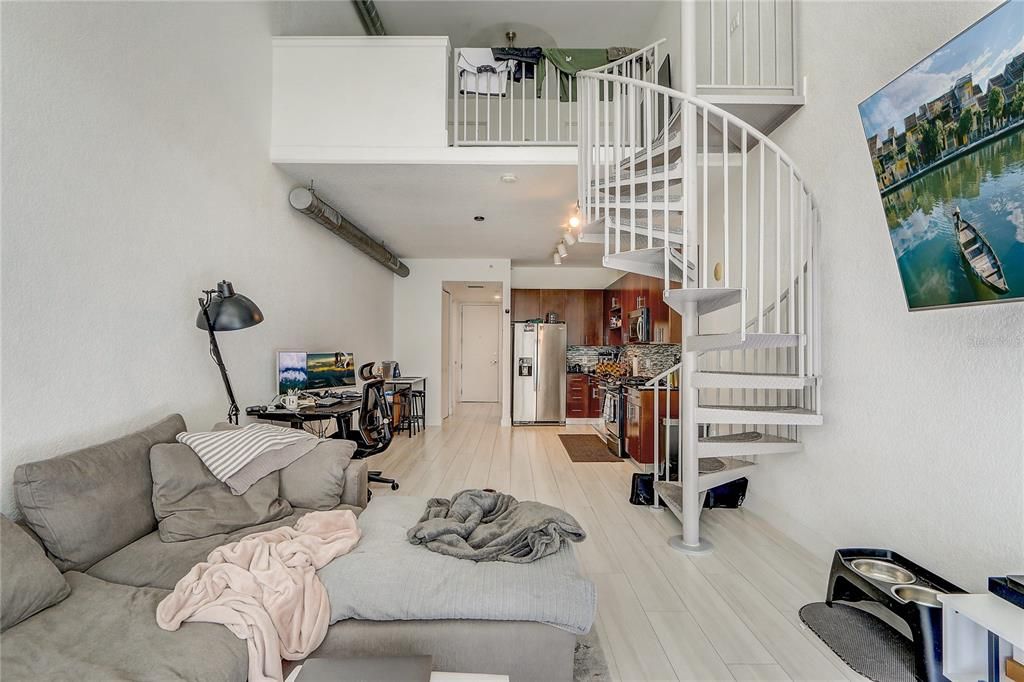 For Rent: $2,750 (1 beds, 1 baths, 921 Square Feet)