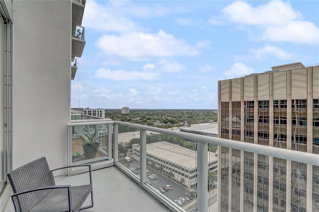 For Rent: $2,750 (1 beds, 1 baths, 921 Square Feet)