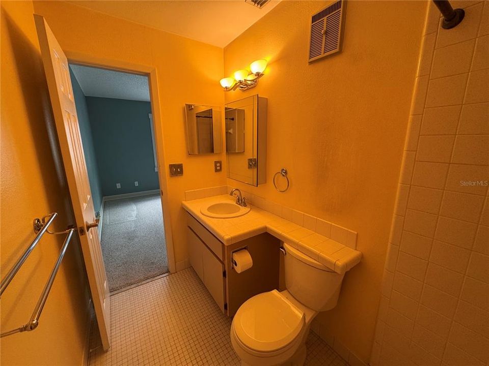 For Rent: $2,400 (2 beds, 2 baths, 1230 Square Feet)