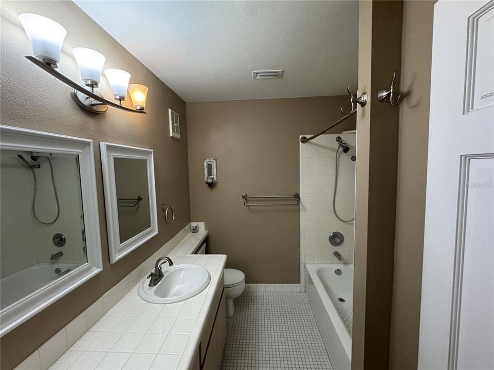 For Rent: $2,400 (2 beds, 2 baths, 1230 Square Feet)