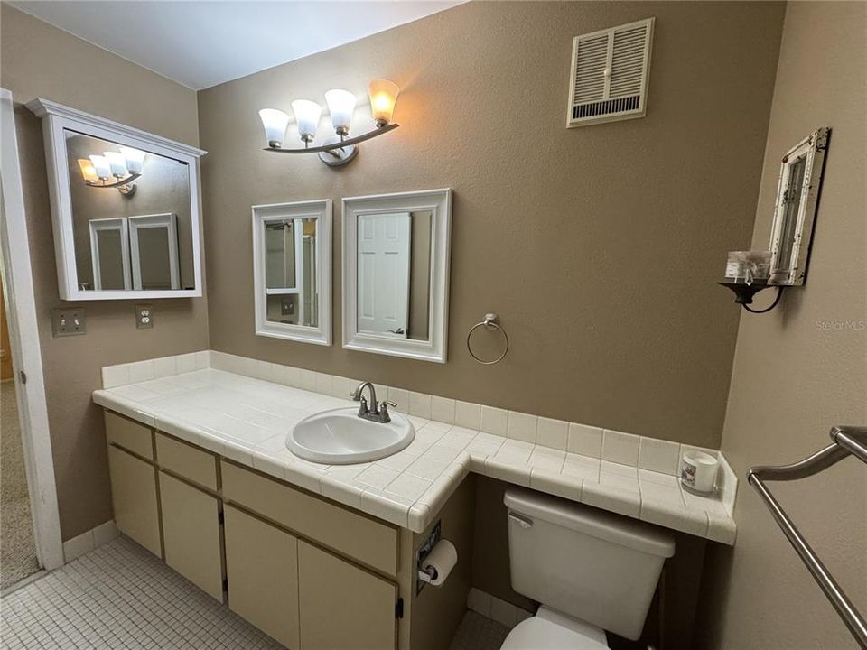 For Rent: $2,400 (2 beds, 2 baths, 1230 Square Feet)
