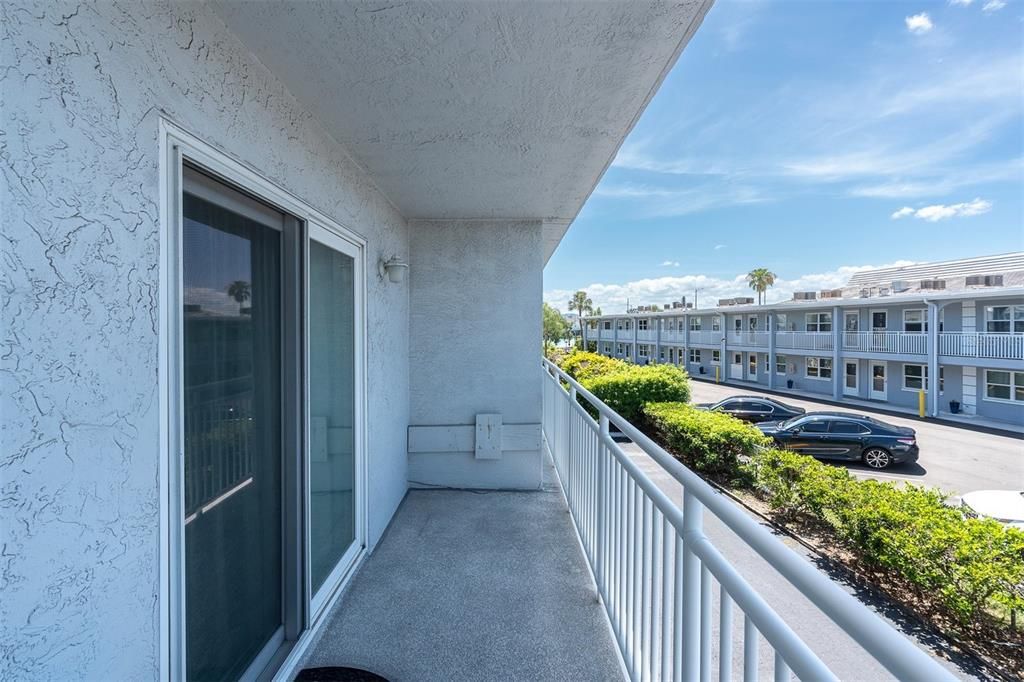 For Rent: $2,200 (1 beds, 1 baths, 619 Square Feet)