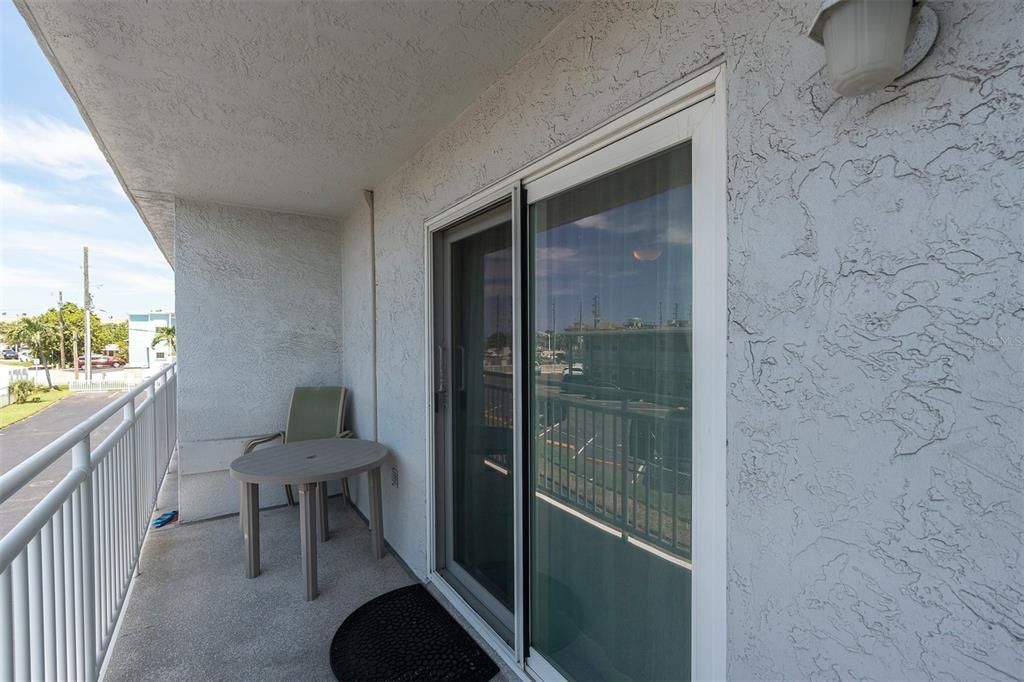For Rent: $2,200 (1 beds, 1 baths, 619 Square Feet)