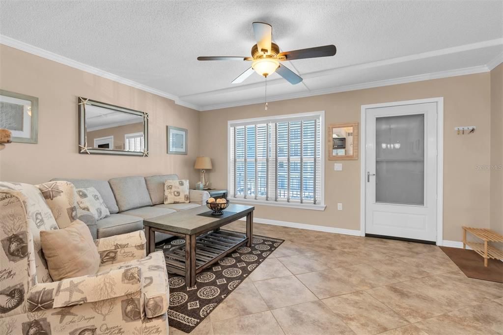For Rent: $2,200 (1 beds, 1 baths, 619 Square Feet)