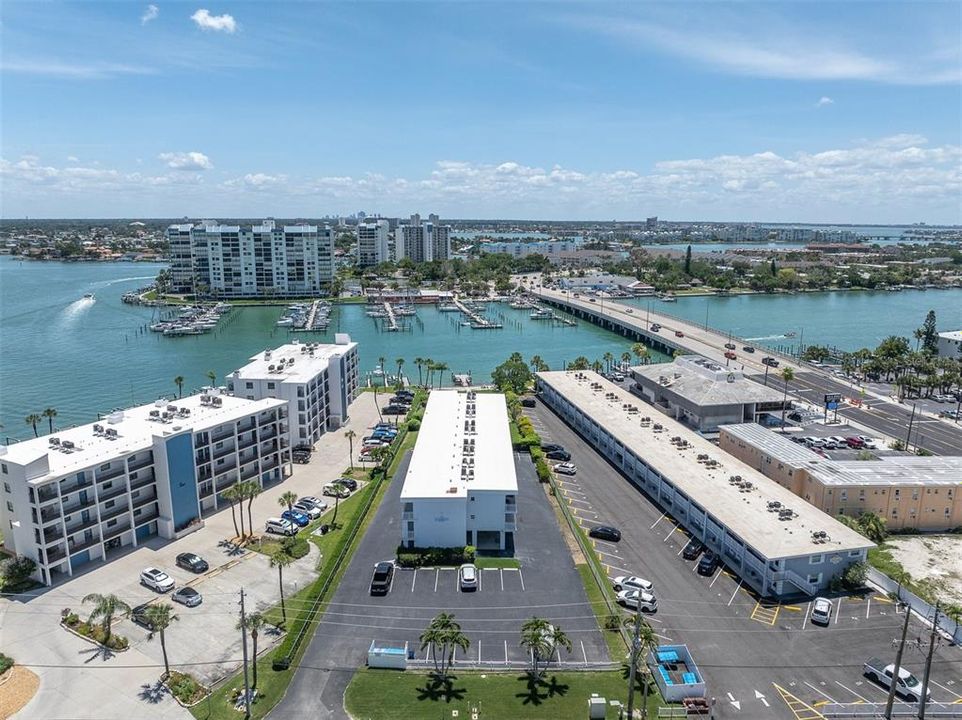 For Rent: $2,200 (1 beds, 1 baths, 619 Square Feet)