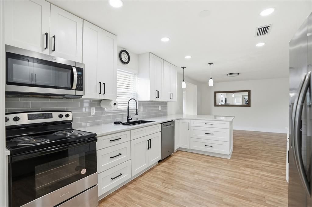 For Sale: $325,000 (3 beds, 2 baths, 1813 Square Feet)