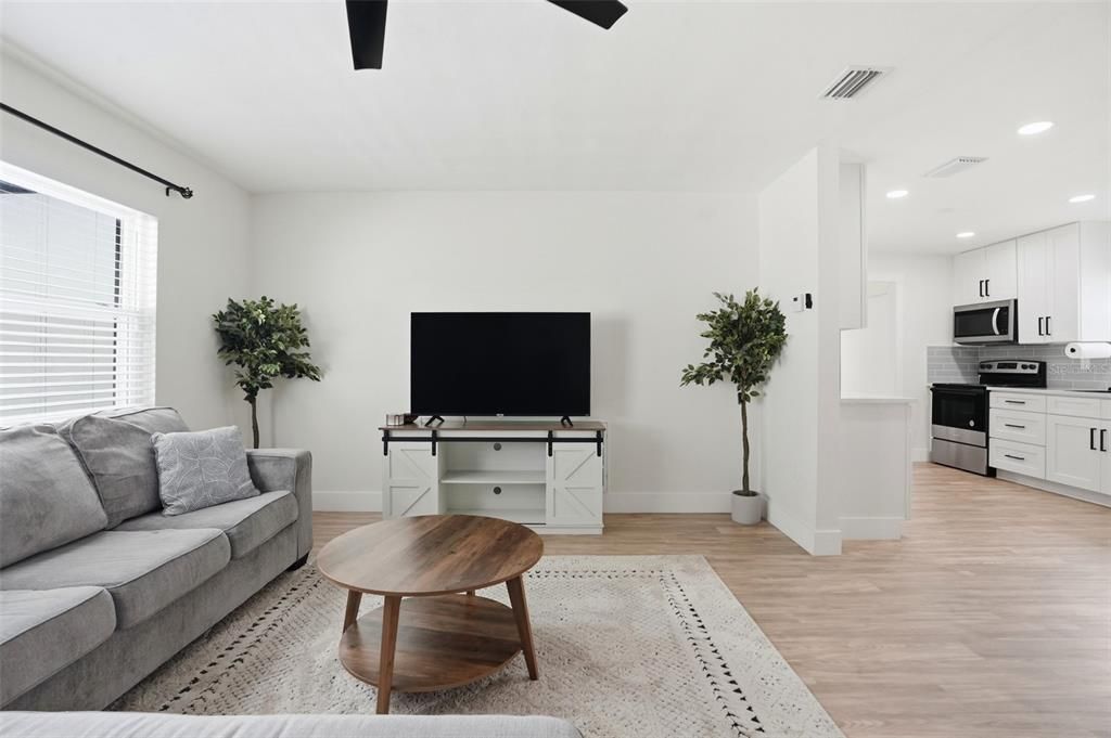 For Sale: $325,000 (3 beds, 2 baths, 1813 Square Feet)