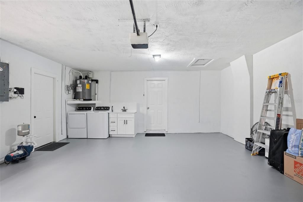 For Sale: $325,000 (3 beds, 2 baths, 1813 Square Feet)