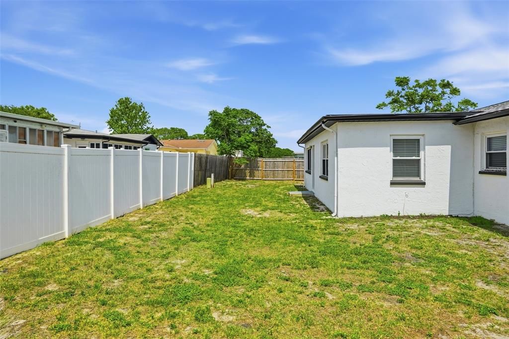 For Sale: $325,000 (3 beds, 2 baths, 1813 Square Feet)