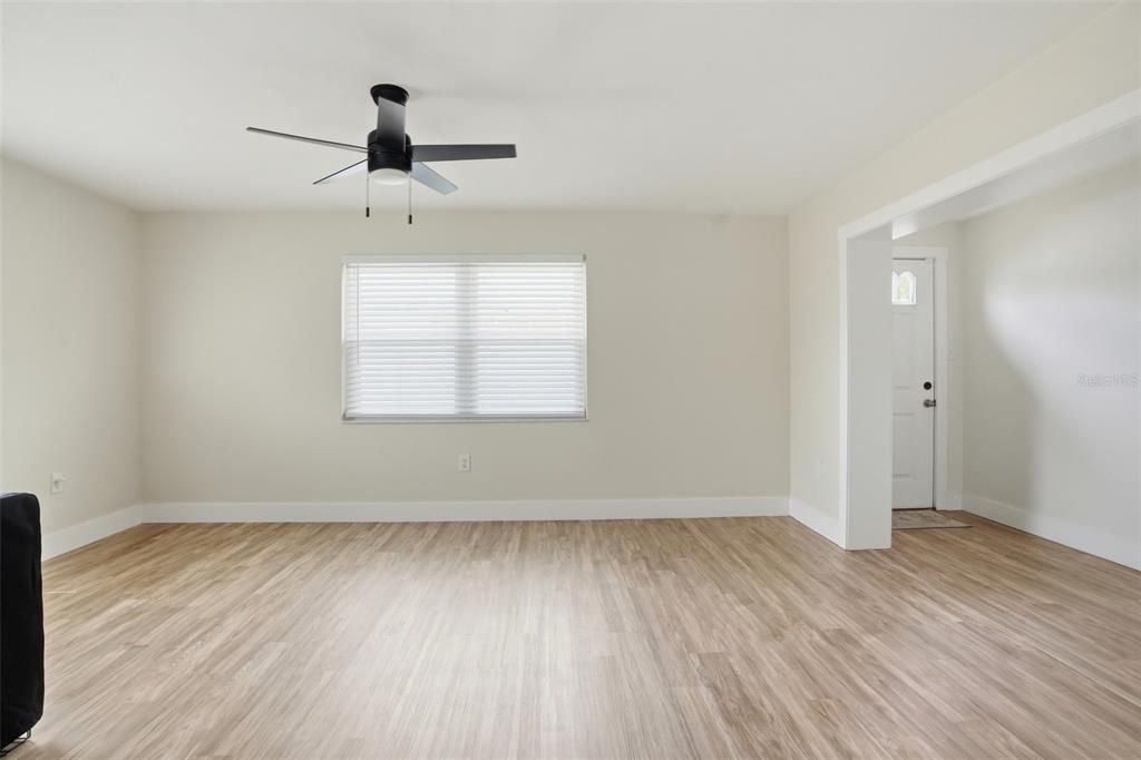 For Sale: $325,000 (3 beds, 2 baths, 1813 Square Feet)