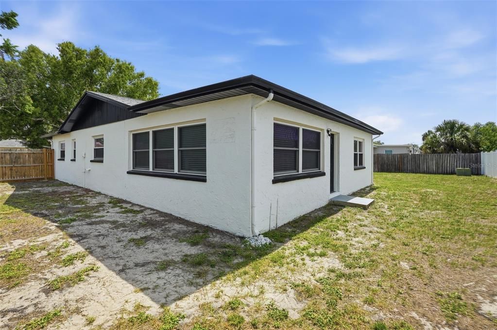 For Sale: $325,000 (3 beds, 2 baths, 1813 Square Feet)