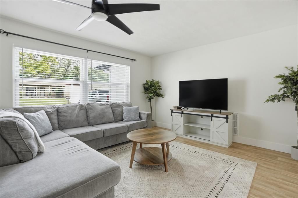 For Sale: $325,000 (3 beds, 2 baths, 1813 Square Feet)