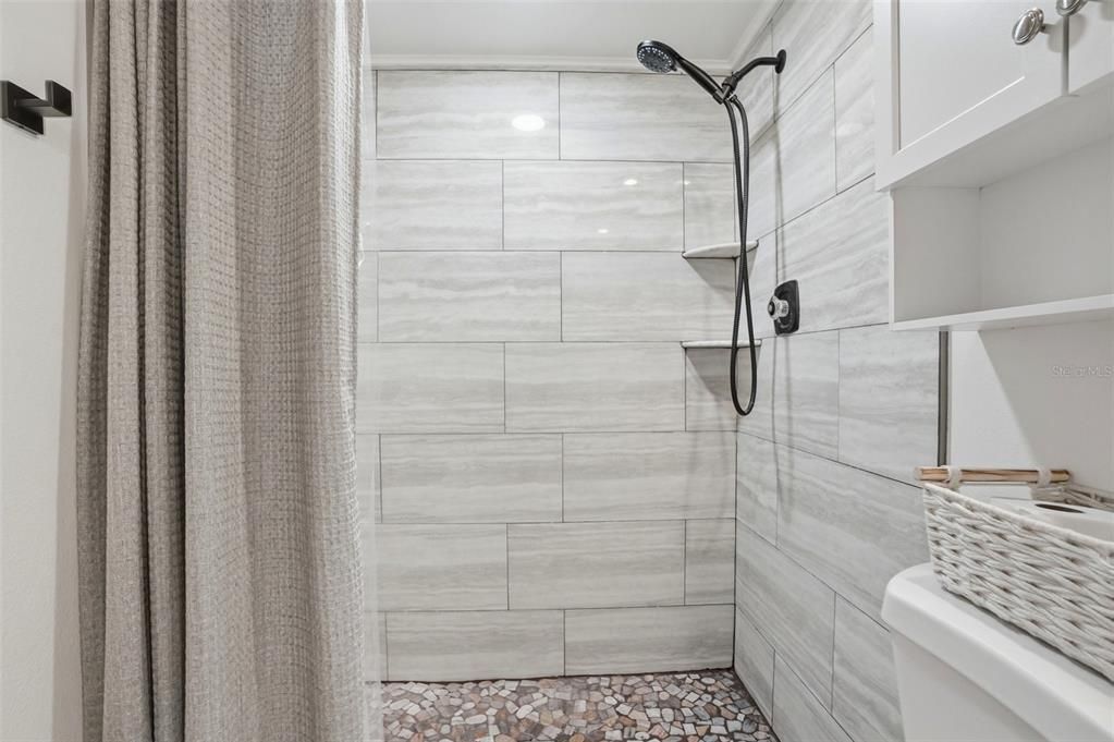 For Sale: $325,000 (3 beds, 2 baths, 1813 Square Feet)