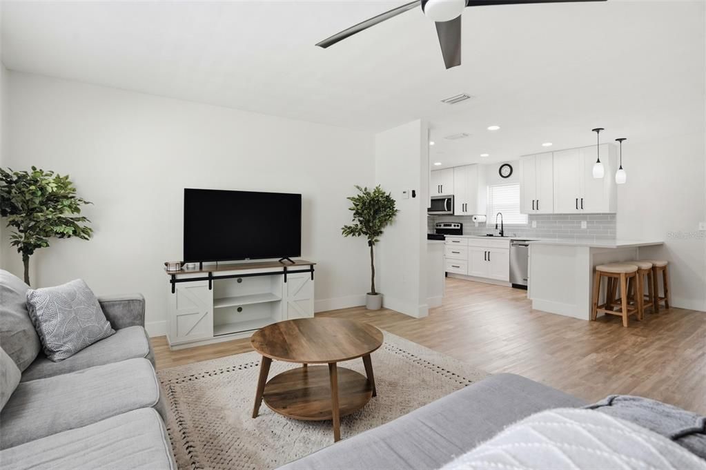 For Sale: $325,000 (3 beds, 2 baths, 1813 Square Feet)