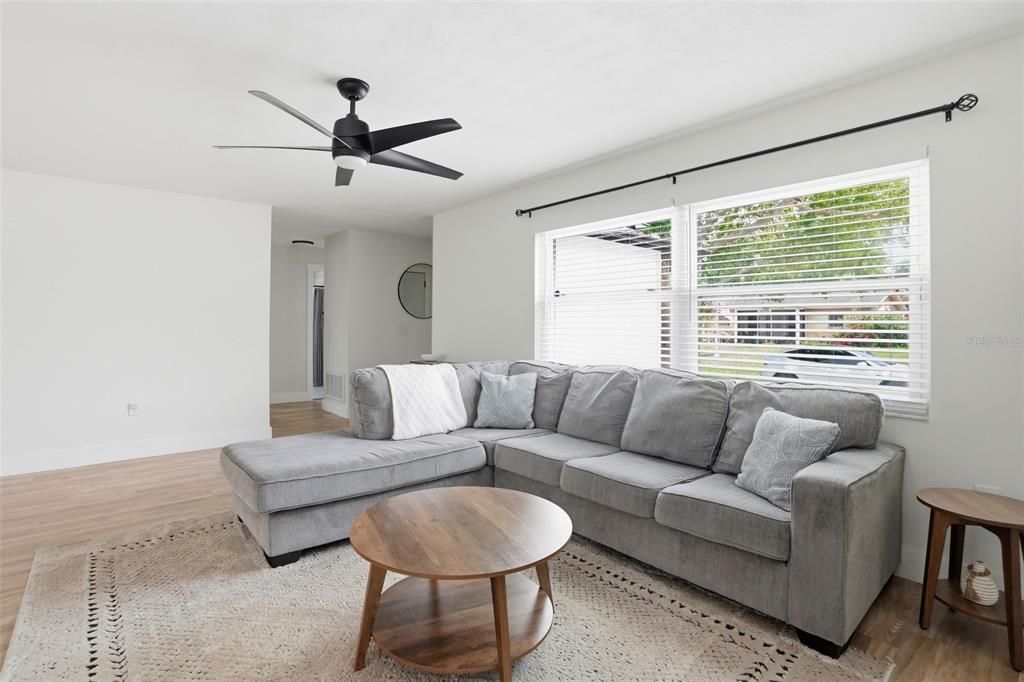 For Sale: $325,000 (3 beds, 2 baths, 1813 Square Feet)
