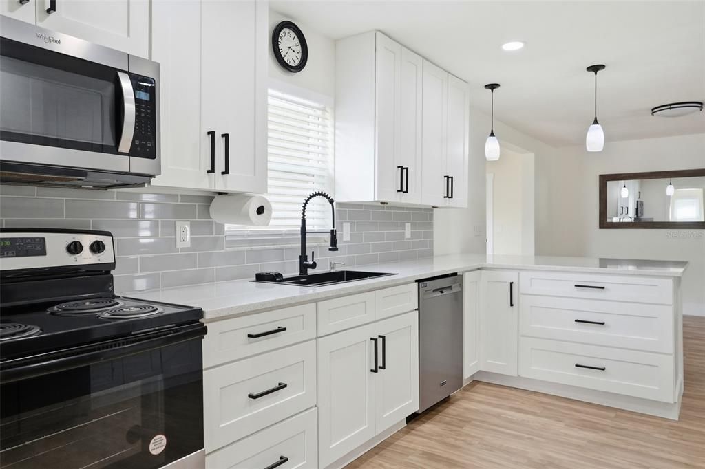 For Sale: $325,000 (3 beds, 2 baths, 1813 Square Feet)