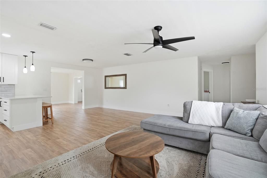 For Sale: $325,000 (3 beds, 2 baths, 1813 Square Feet)