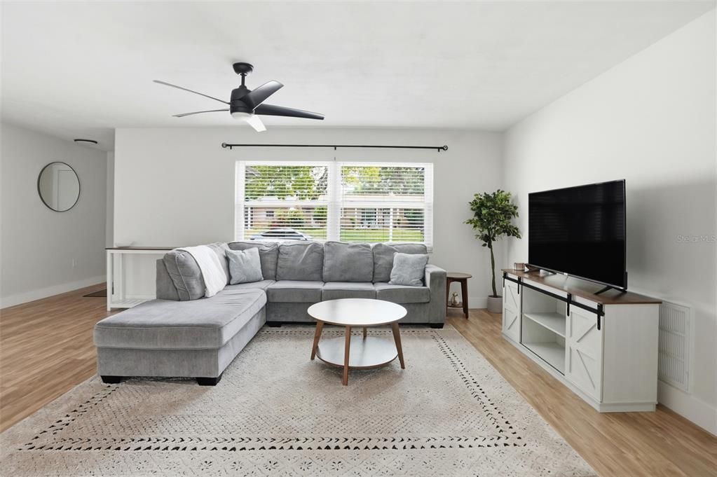 For Sale: $325,000 (3 beds, 2 baths, 1813 Square Feet)