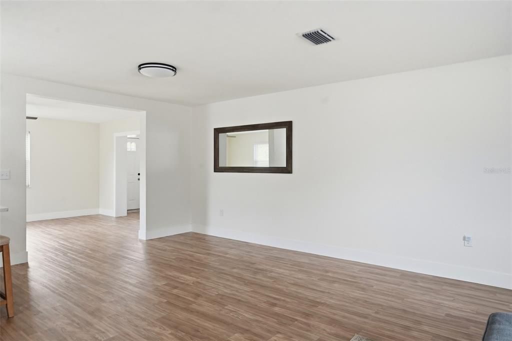 For Sale: $325,000 (3 beds, 2 baths, 1813 Square Feet)