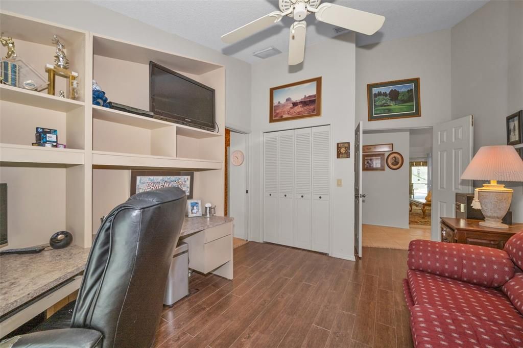 Activo con contrato: $990,000 (4 camas, 3 baños, 2704 Pies cuadrados)