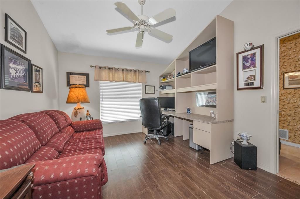 Activo con contrato: $990,000 (4 camas, 3 baños, 2704 Pies cuadrados)